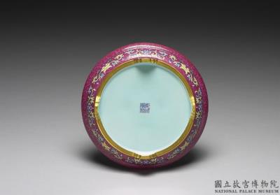 图片[2]-Tray with landscape on red ground in falangcai polychrome enamels, Qing dynasty, Qianlong reign (1736-1795)-China Archive